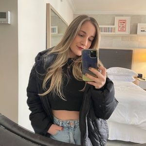 Meet your Posher, Alexis